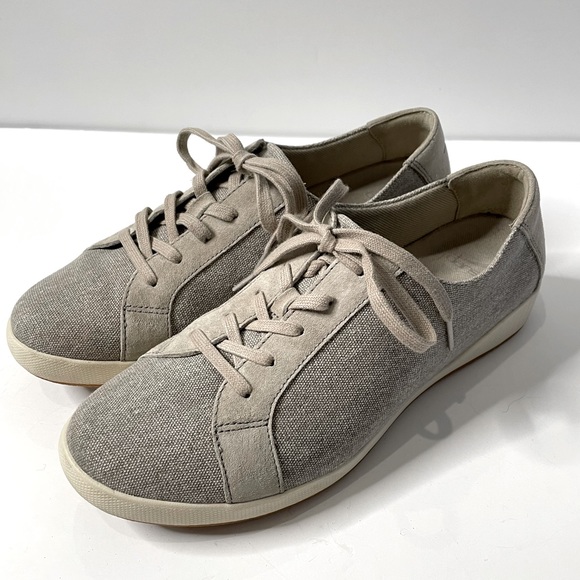 Dansko Shoes - Dansko Women's Olisa | Stone Canvas | Size 40/ 9US